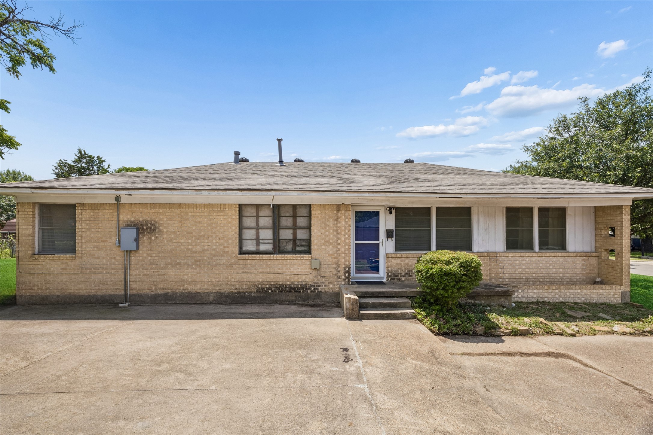 3040 June Drive Dallas TX 75211