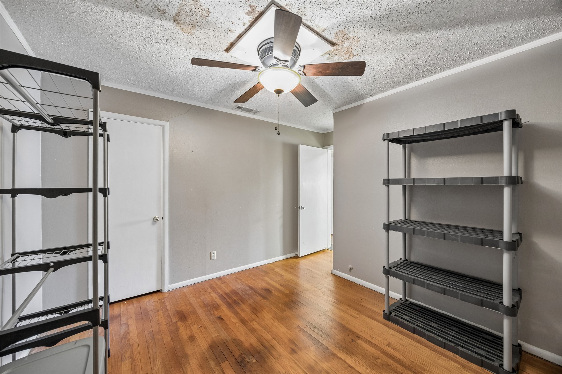 3040 June Drive Dallas TX 75211