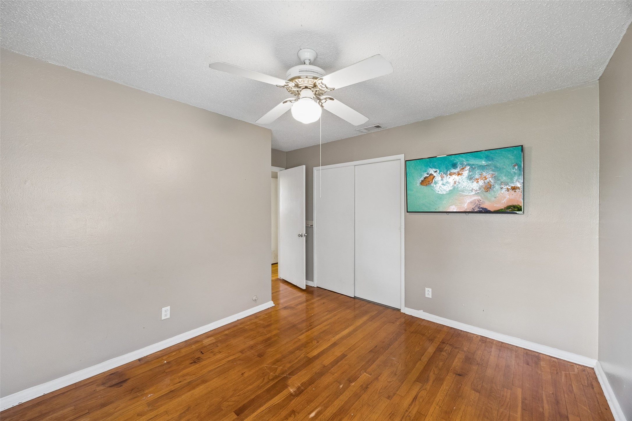3040 June Drive Dallas TX 75211