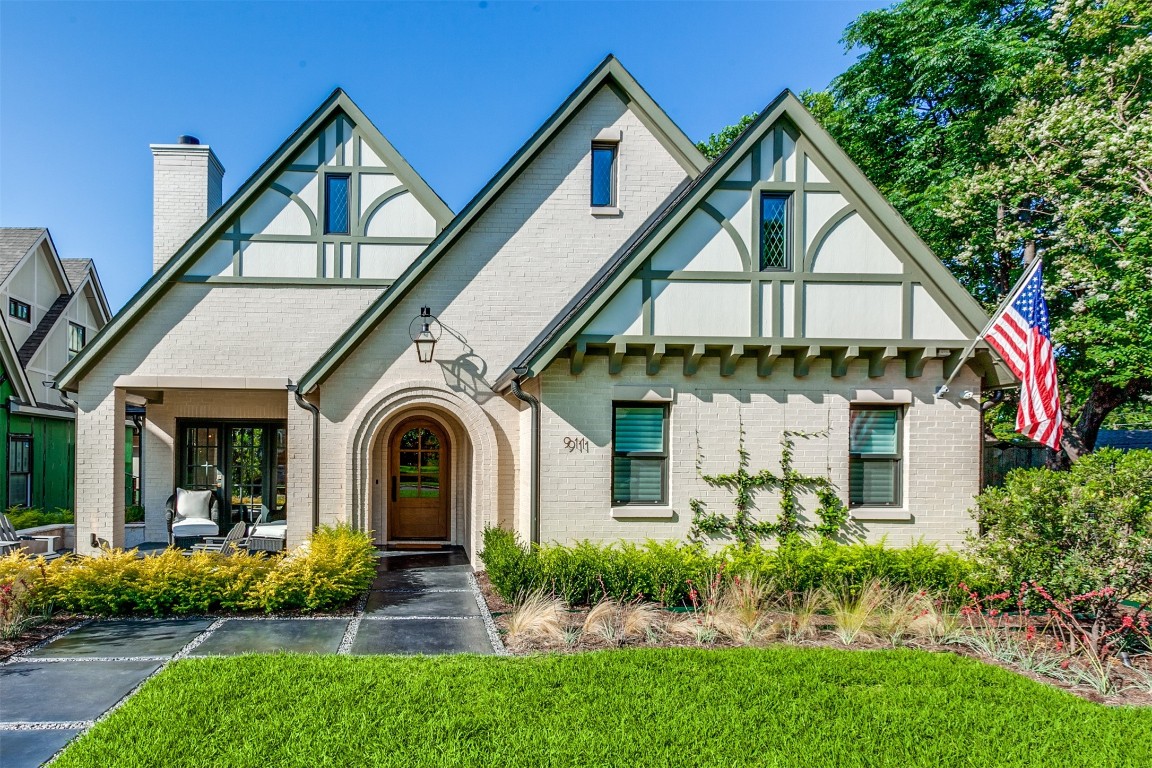 911 Clermont Avenue Dallas TX 75223