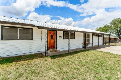 832 S Lamar Street De Leon TX 76444