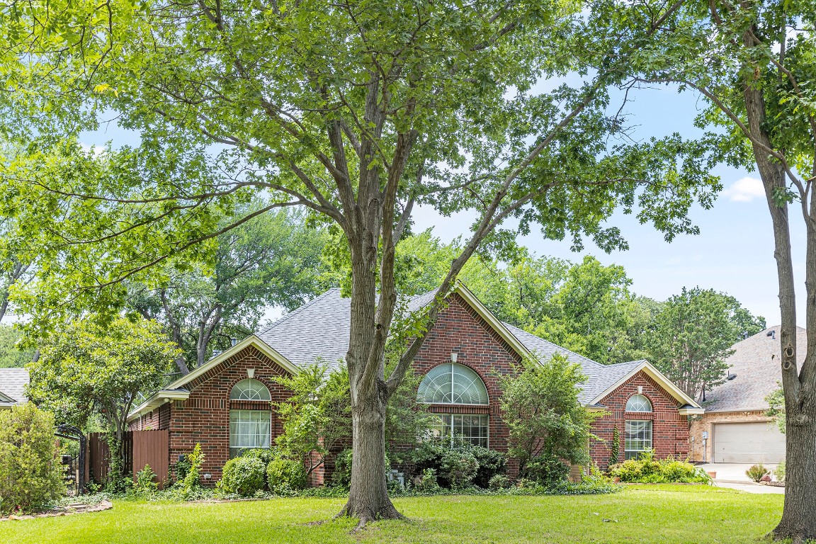 6801 N Oaks Drive North Richland Hills TX 76182