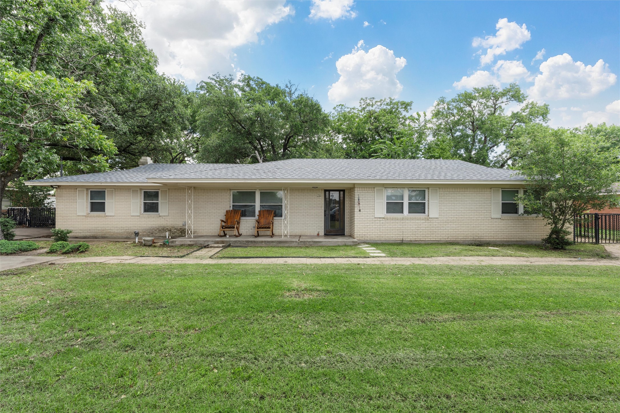631 N Robinson Drive Robinson TX 76706