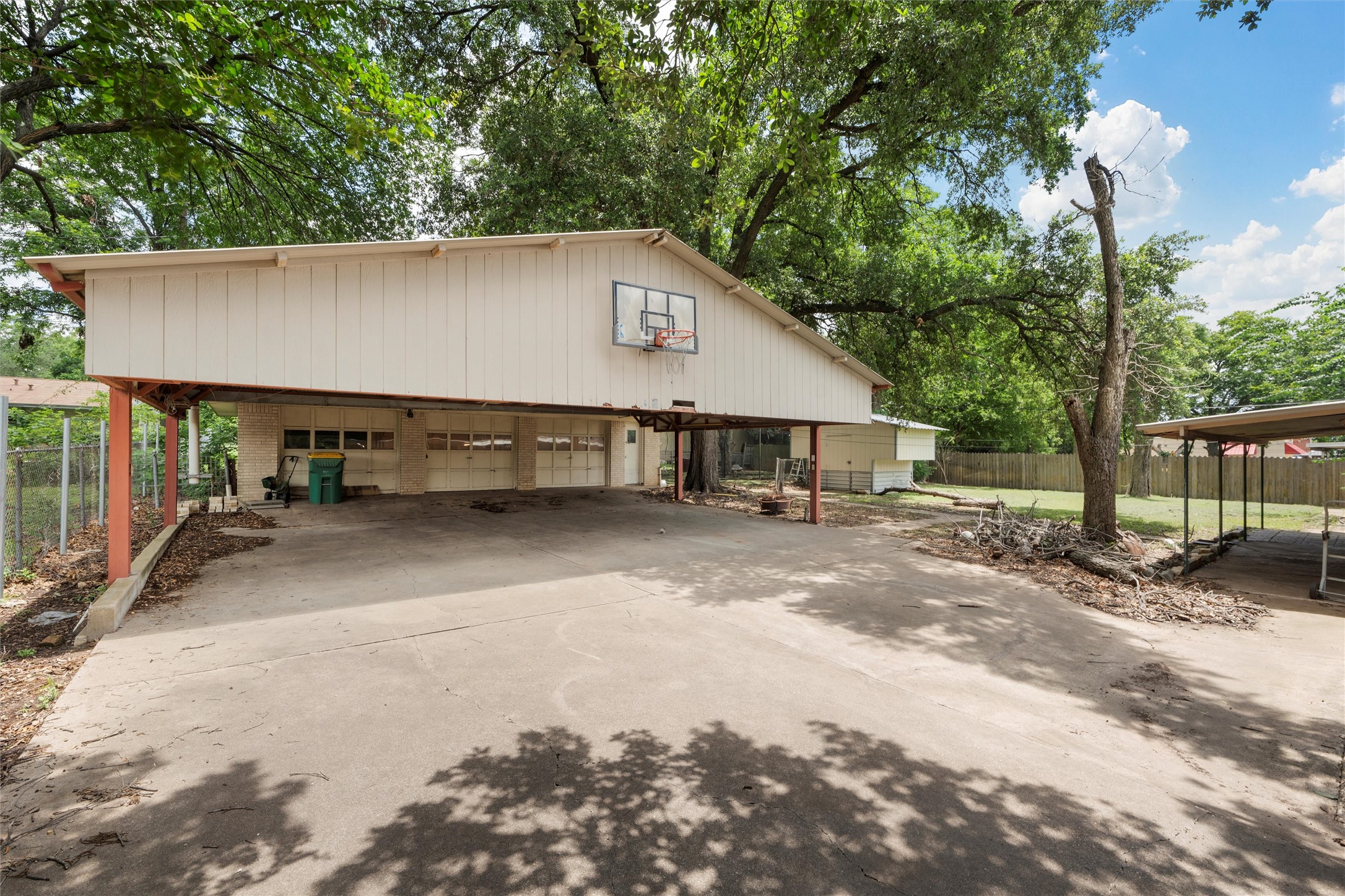 631 N Robinson Drive Robinson TX 76706