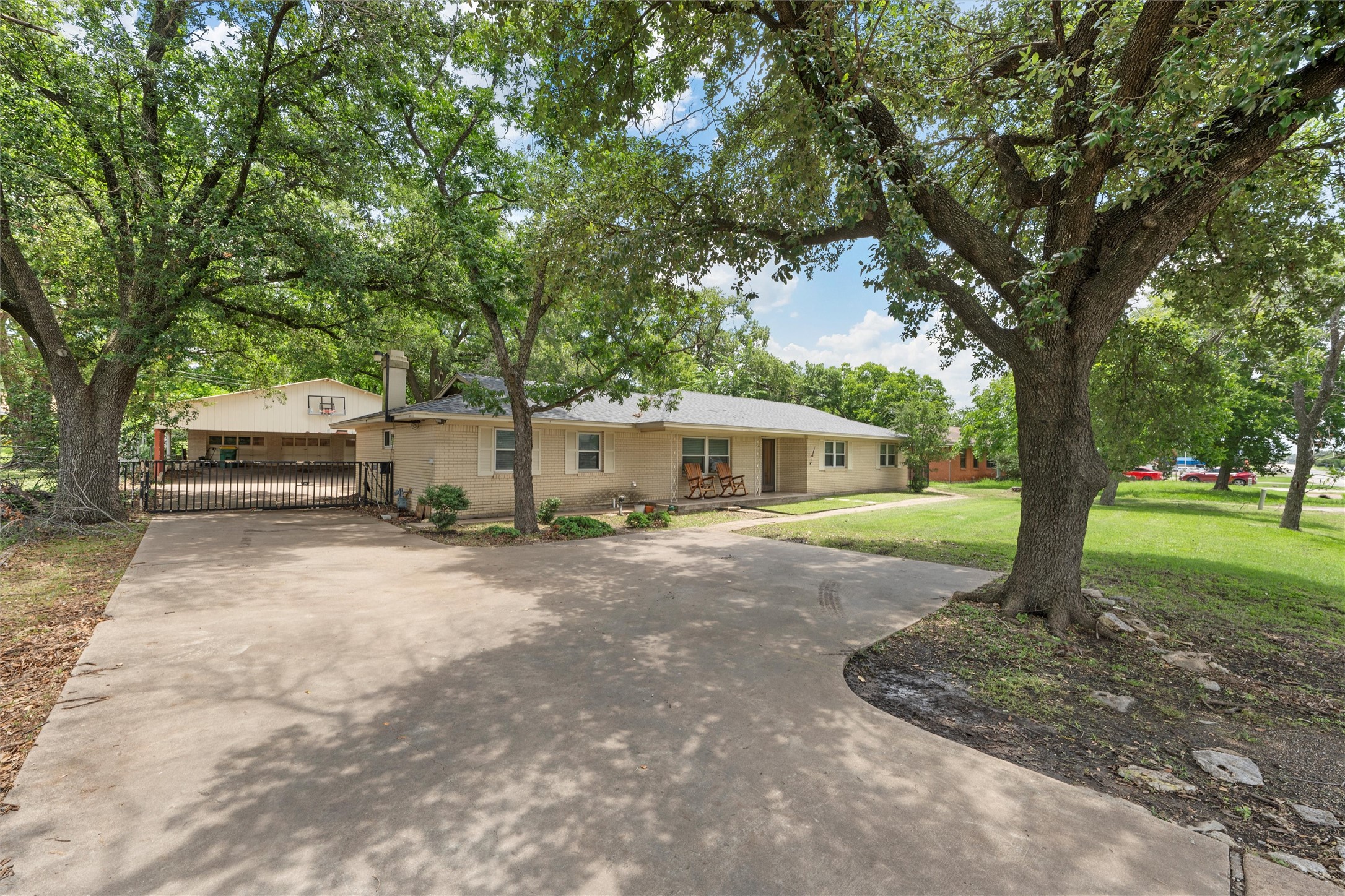 631 N Robinson Drive Robinson TX 76706