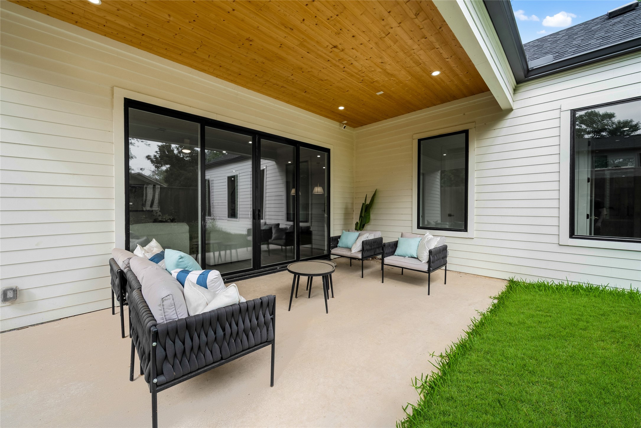 2414 Grigsby Avenue Dallas TX 75204