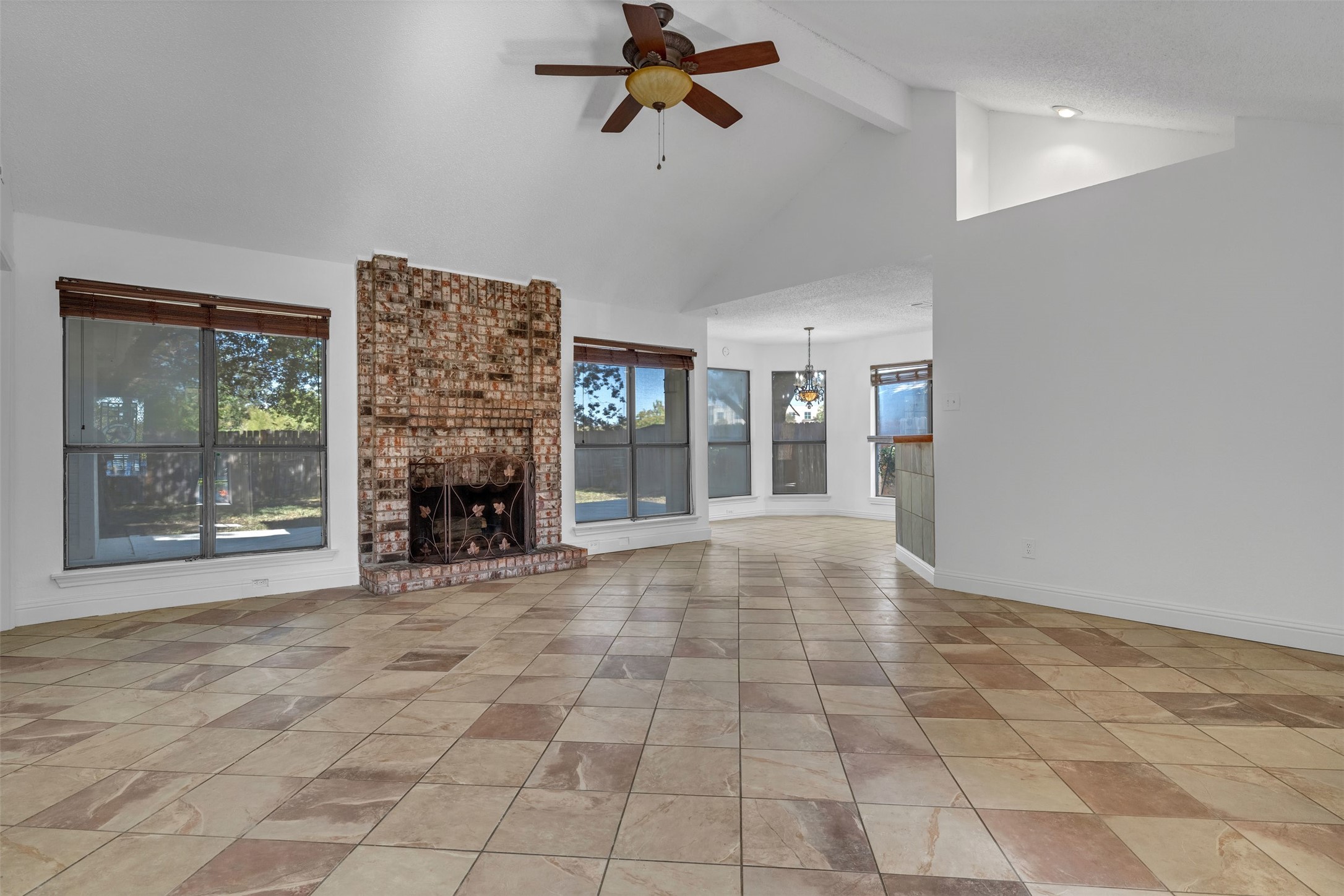 1405 Glenwillow Drive Arlington TX 76018