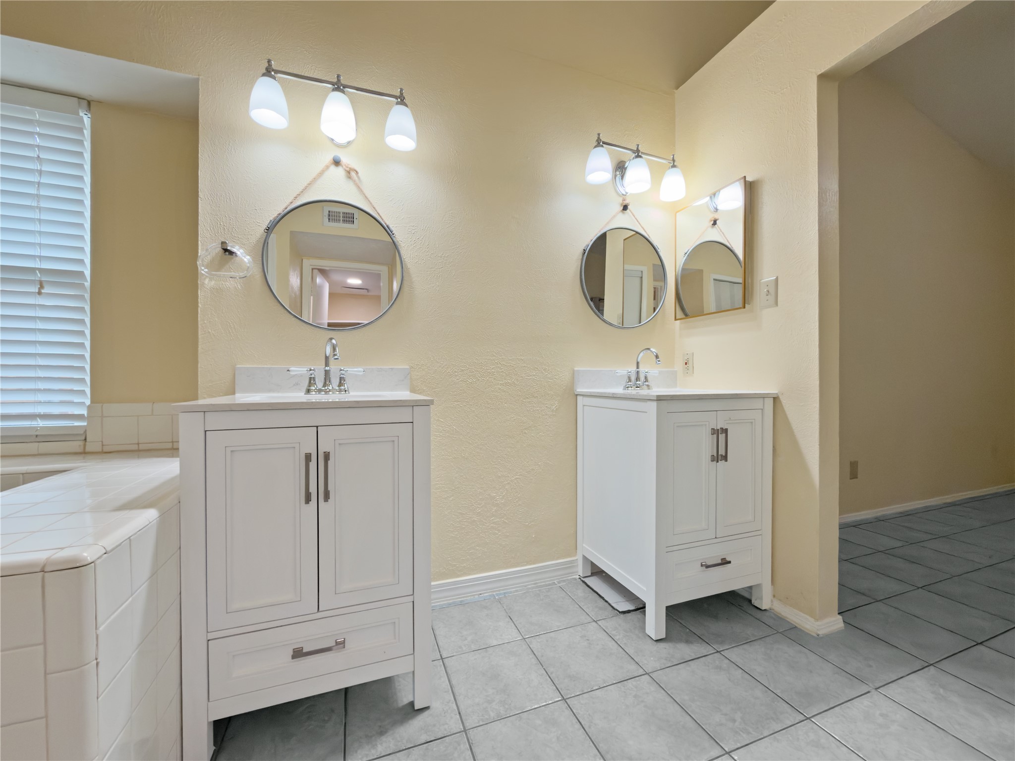 2426 Sutton Drive Arlington TX 76018
