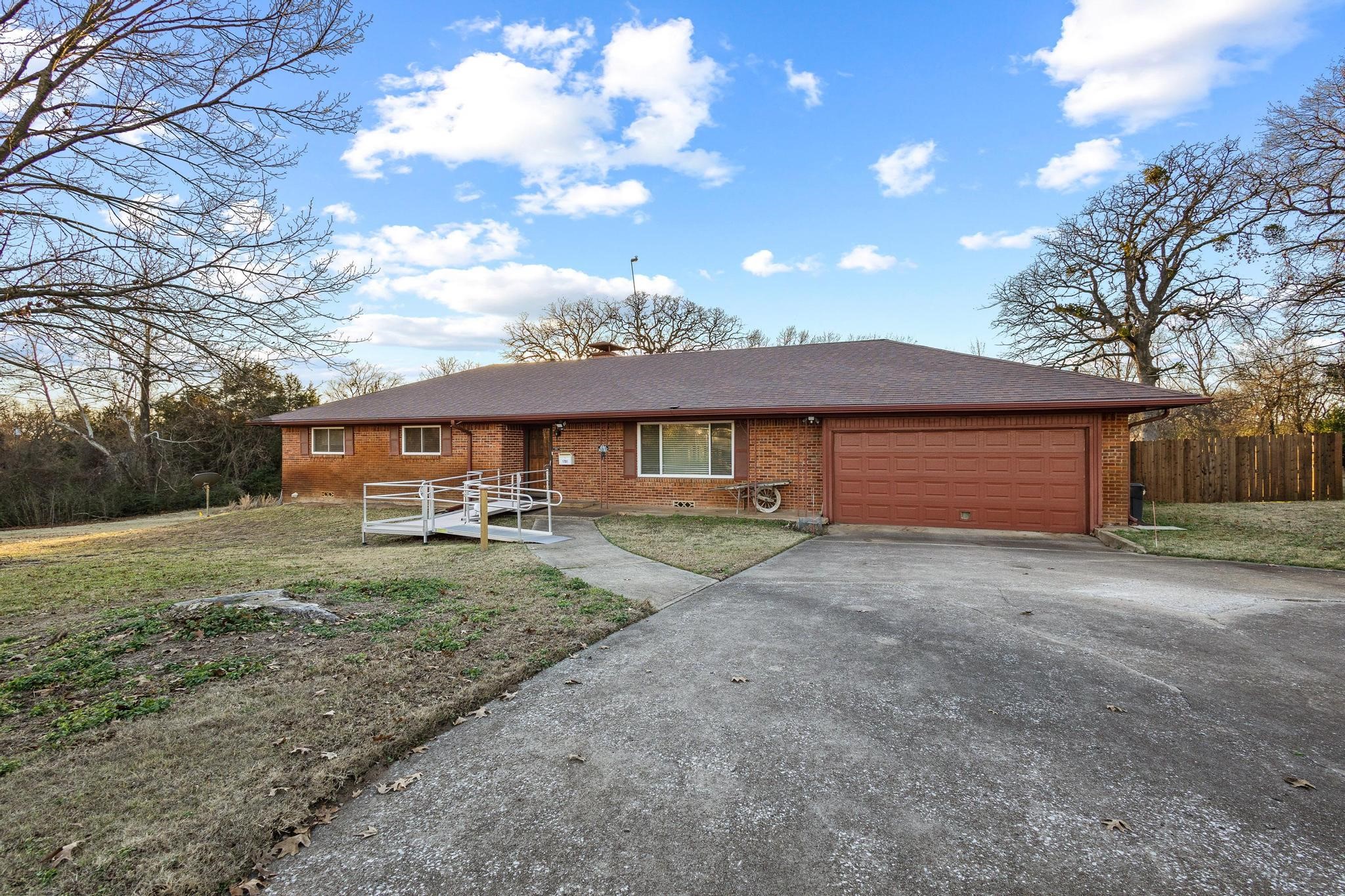1701 S Lillis Lane Denison TX 75020
