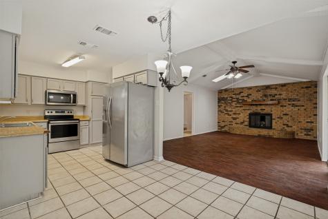 1203 Linda Lane Cleburne TX 76033