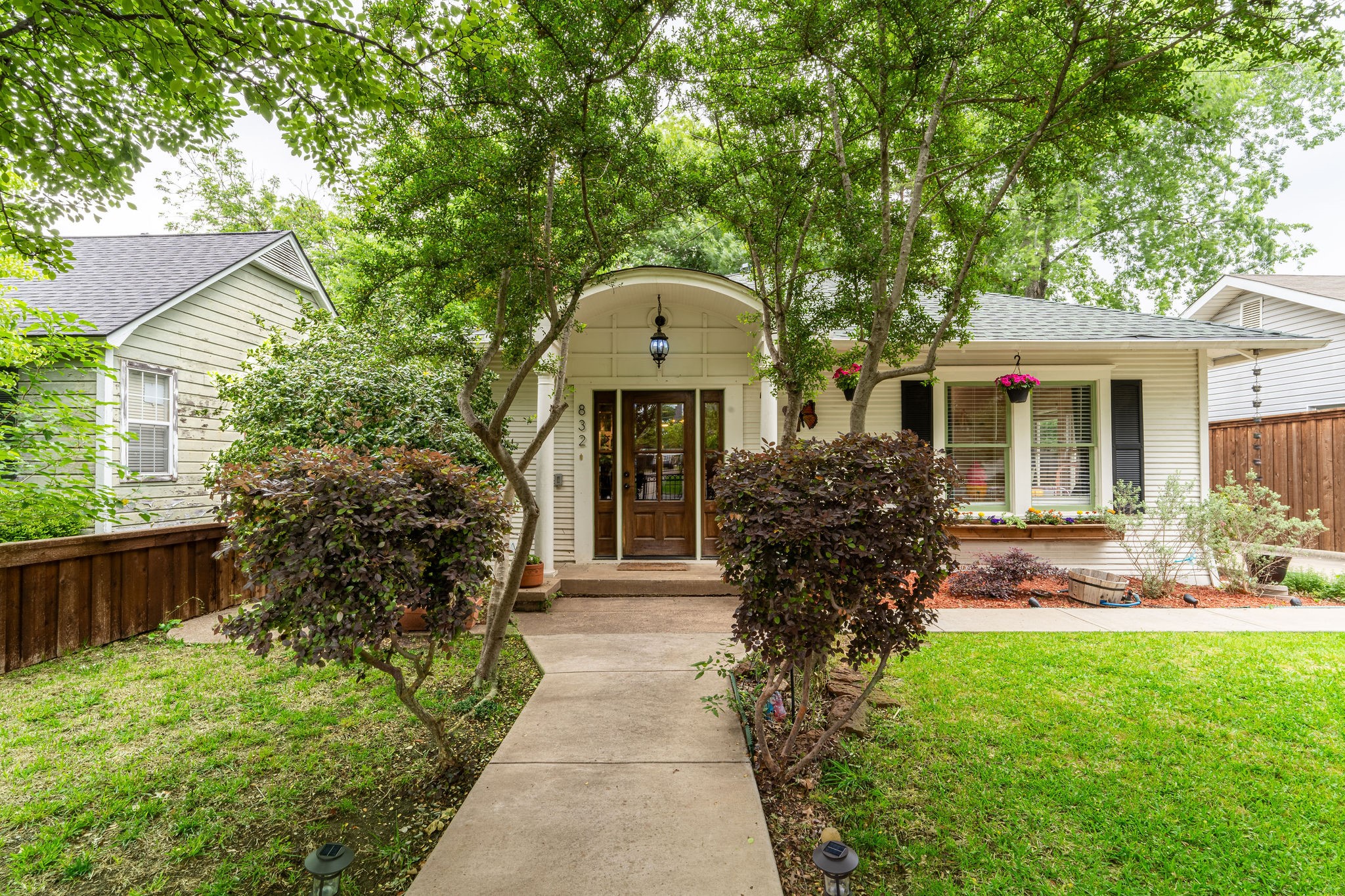 832 N Winnetka Avenue Dallas TX 75208