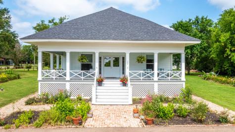 300 English Street Mount Vernon TX 75457