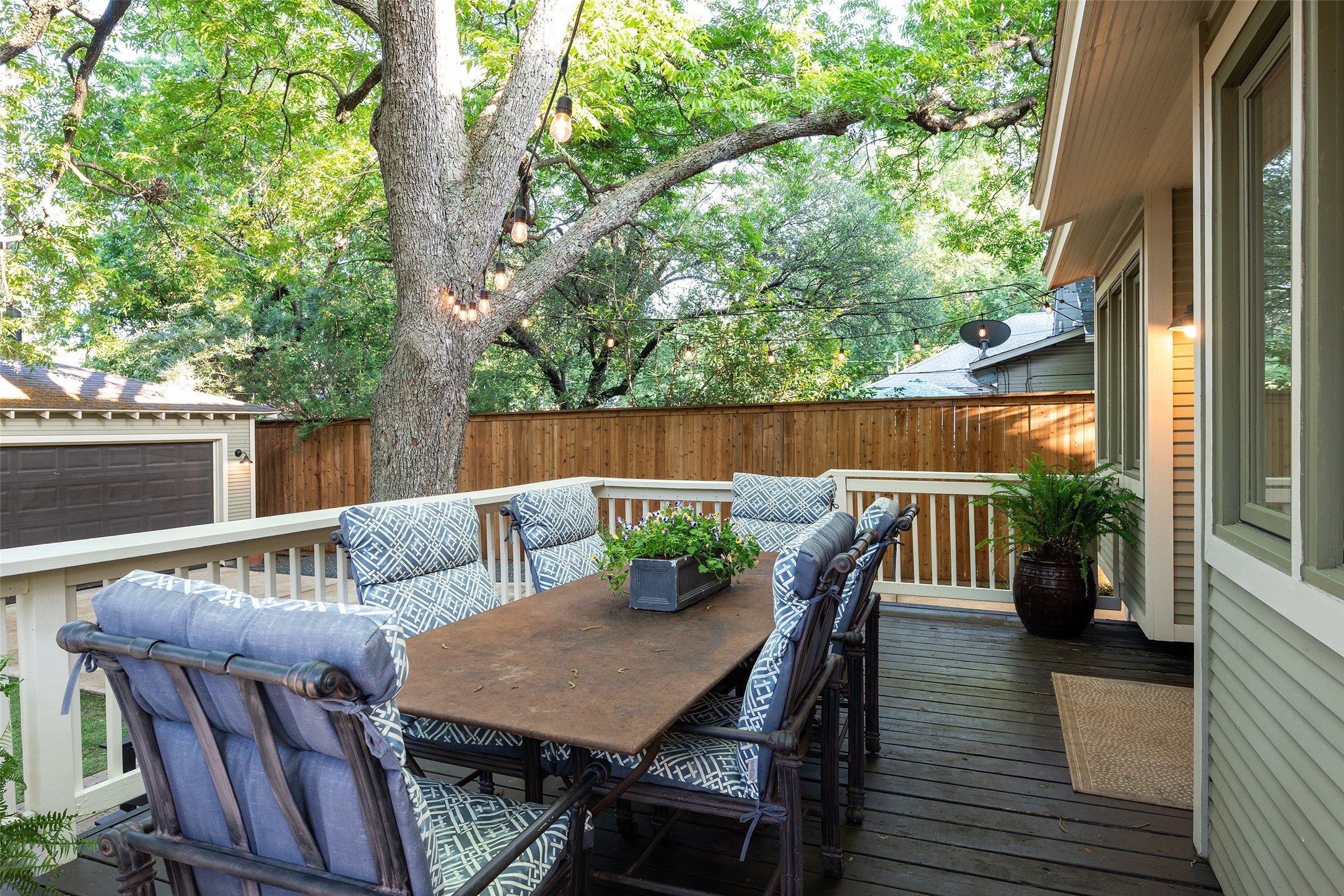 326 S Edgefield Avenue Dallas TX 75208