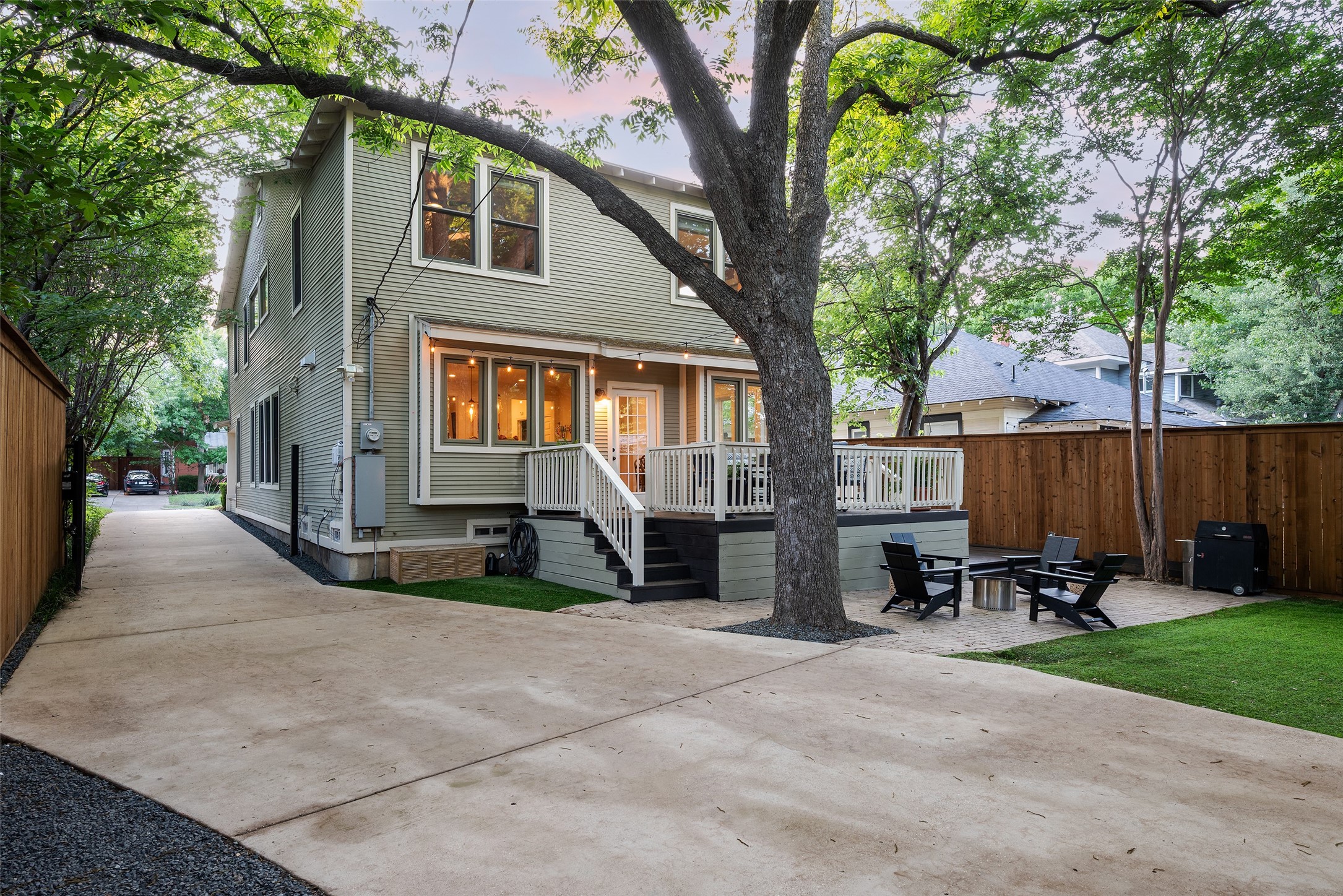 326 S Edgefield Avenue Dallas TX 75208