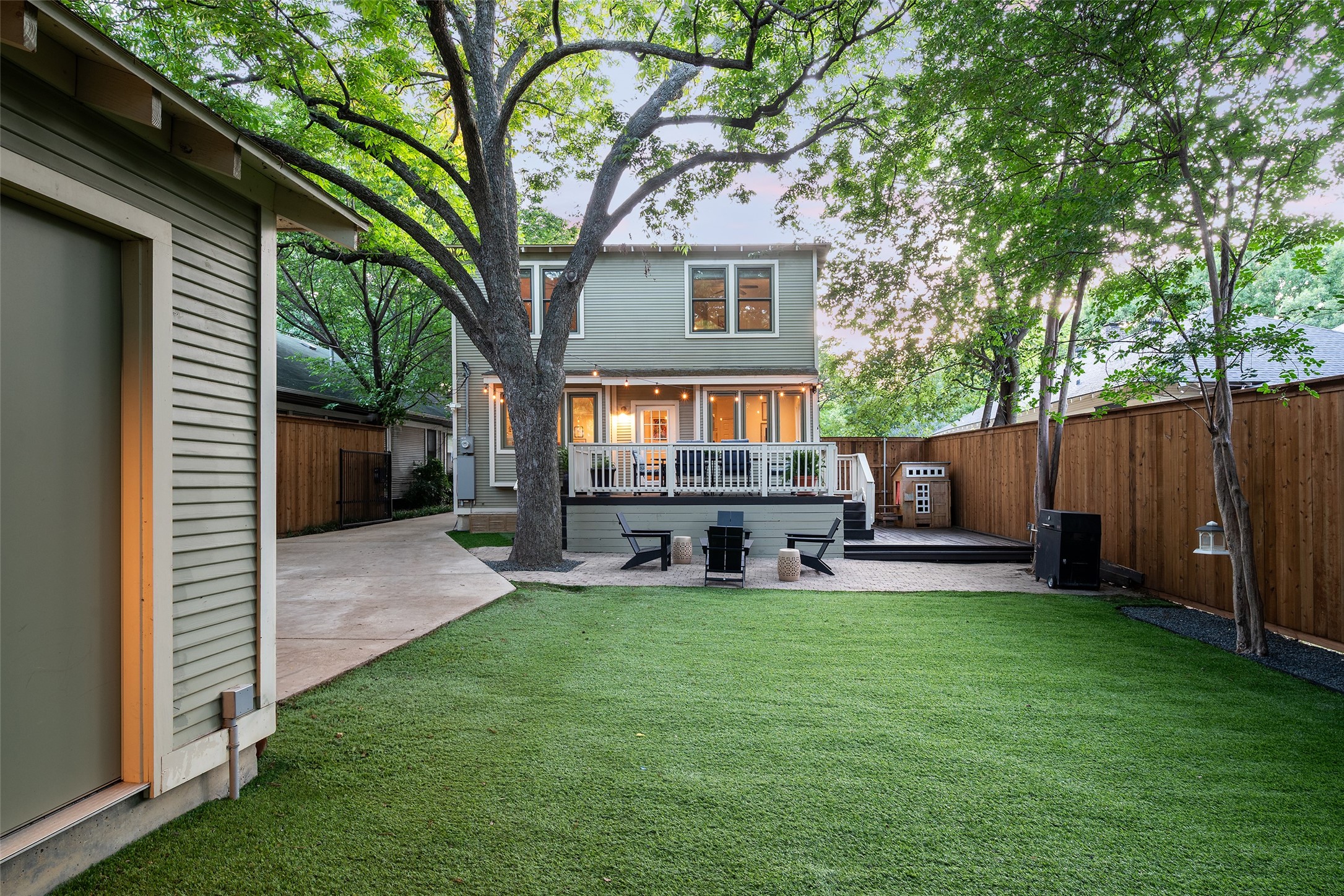 326 S Edgefield Avenue Dallas TX 75208