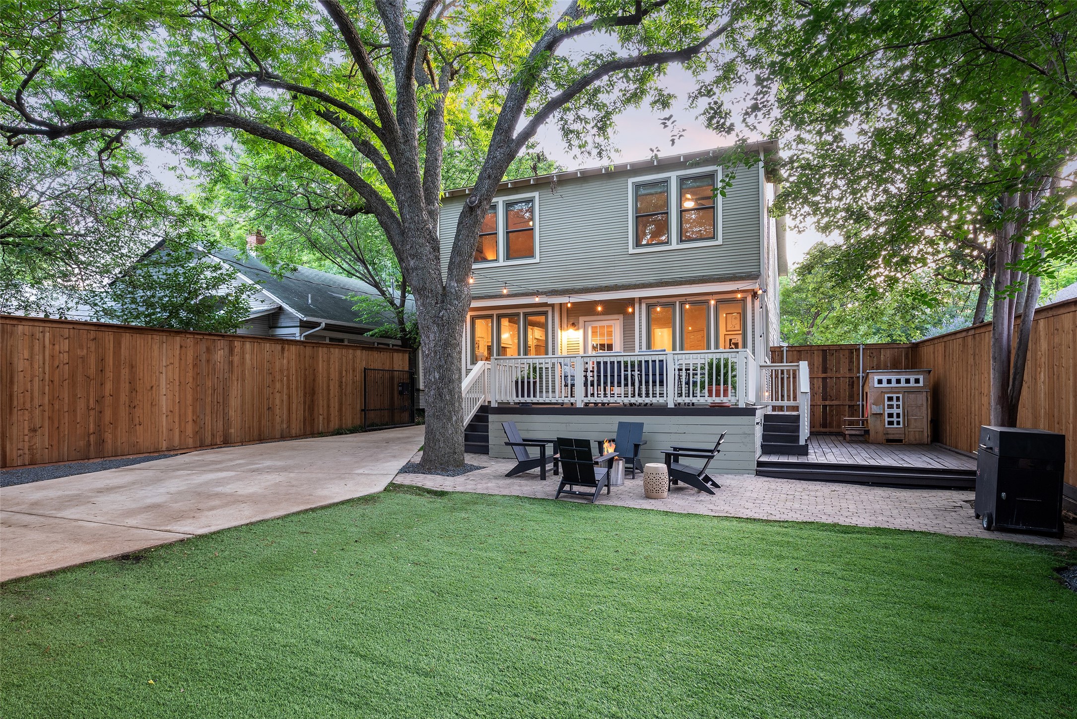 326 S Edgefield Avenue Dallas TX 75208