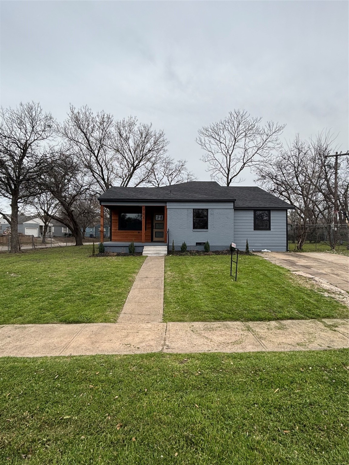 706 W Saner Avenue Dallas TX 75224