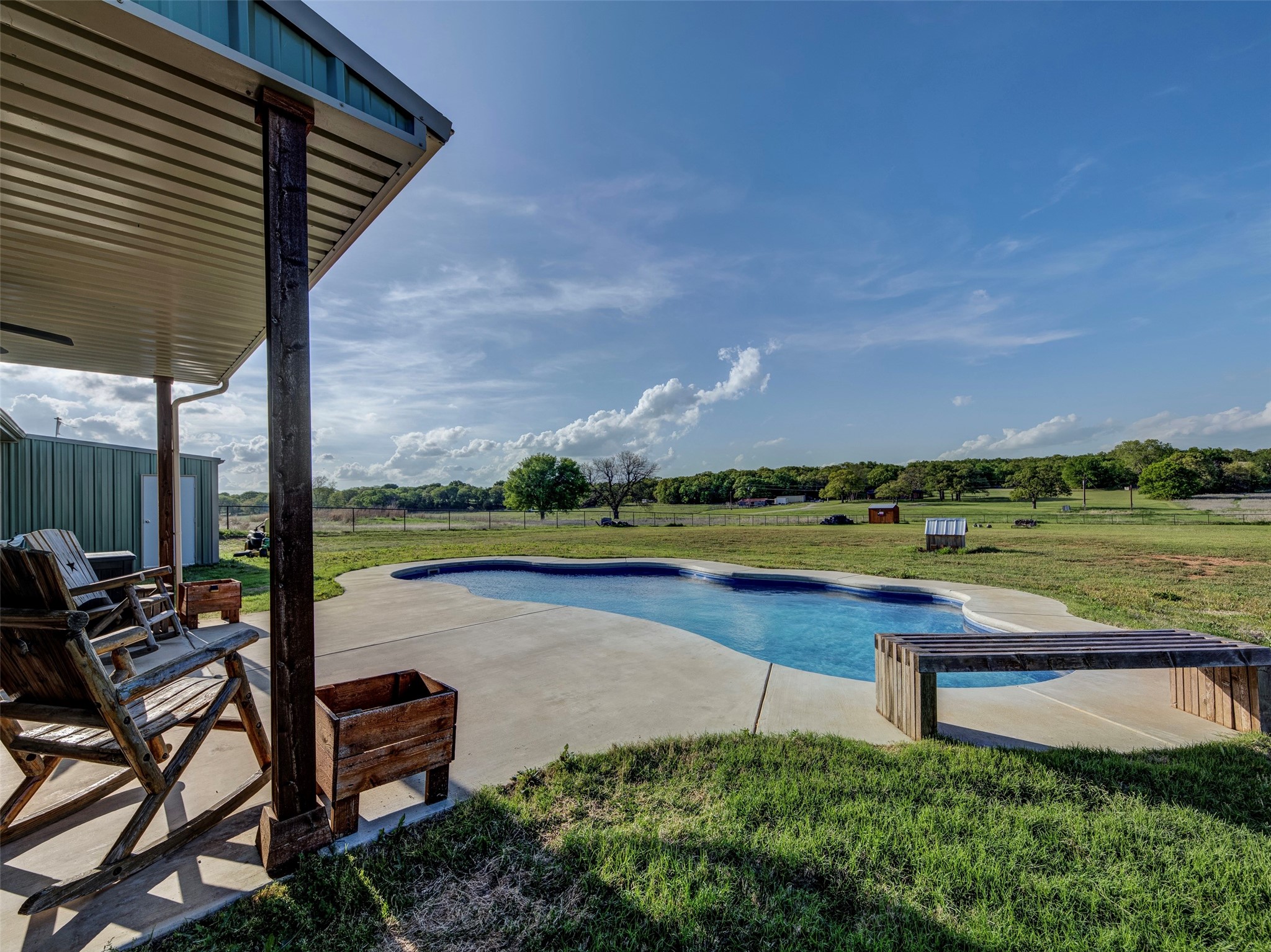 1020 County Road 1596 Alvord TX 76225