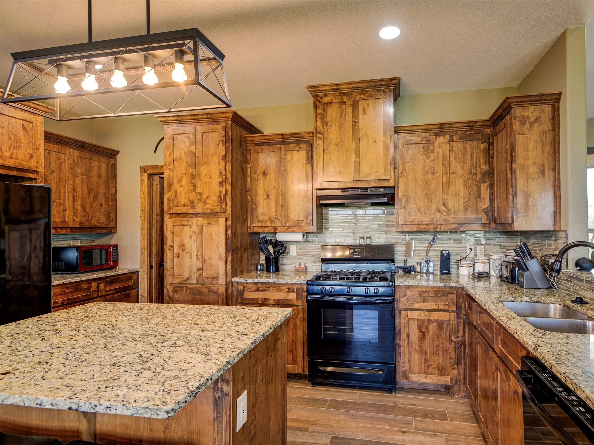 1020 County Road 1596 Alvord TX 76225