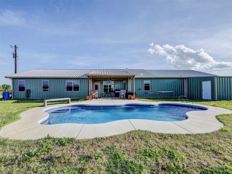1020 County Road 1596 Alvord TX 76225