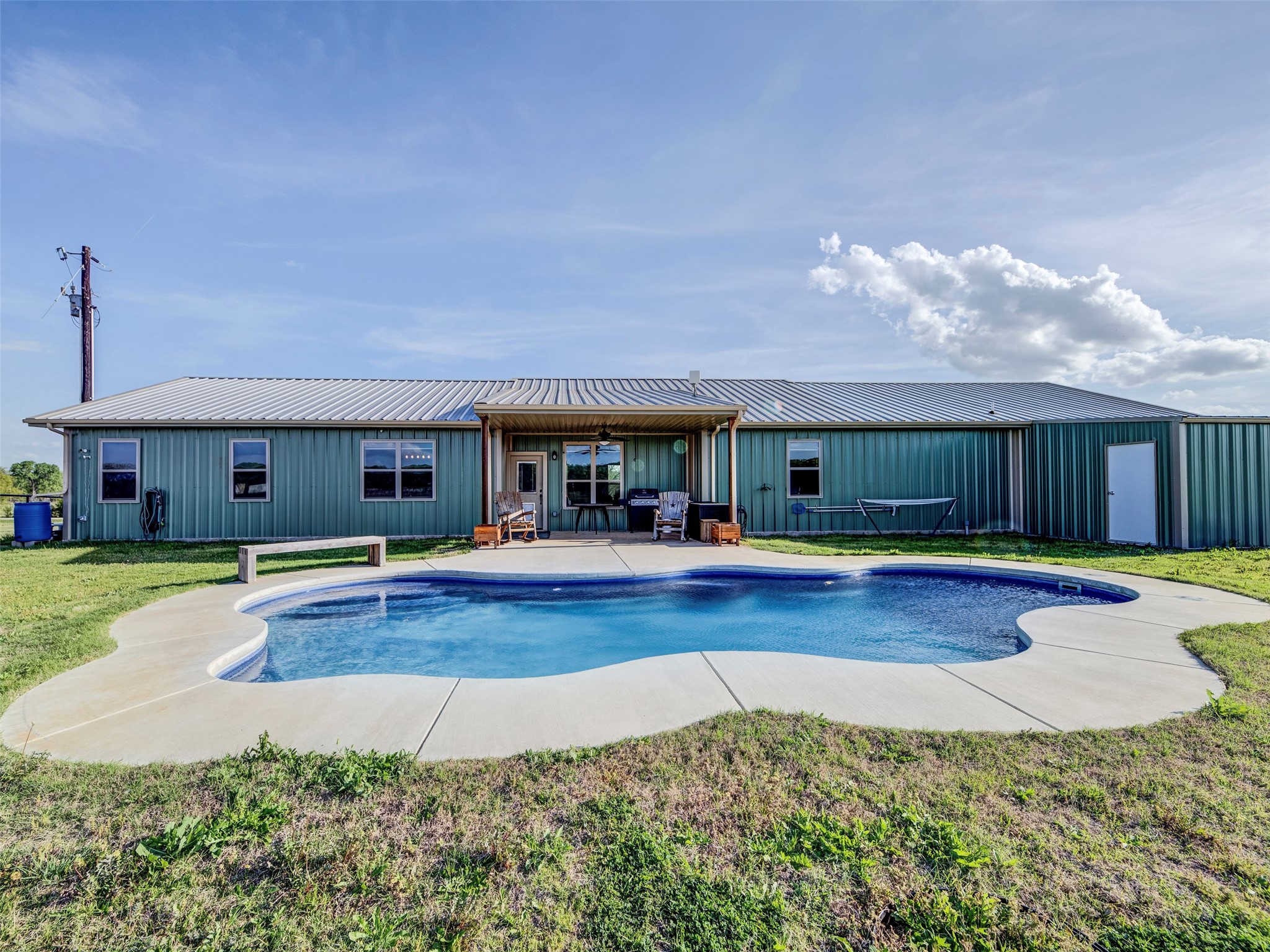 1020 County Road 1596 Alvord TX 76225