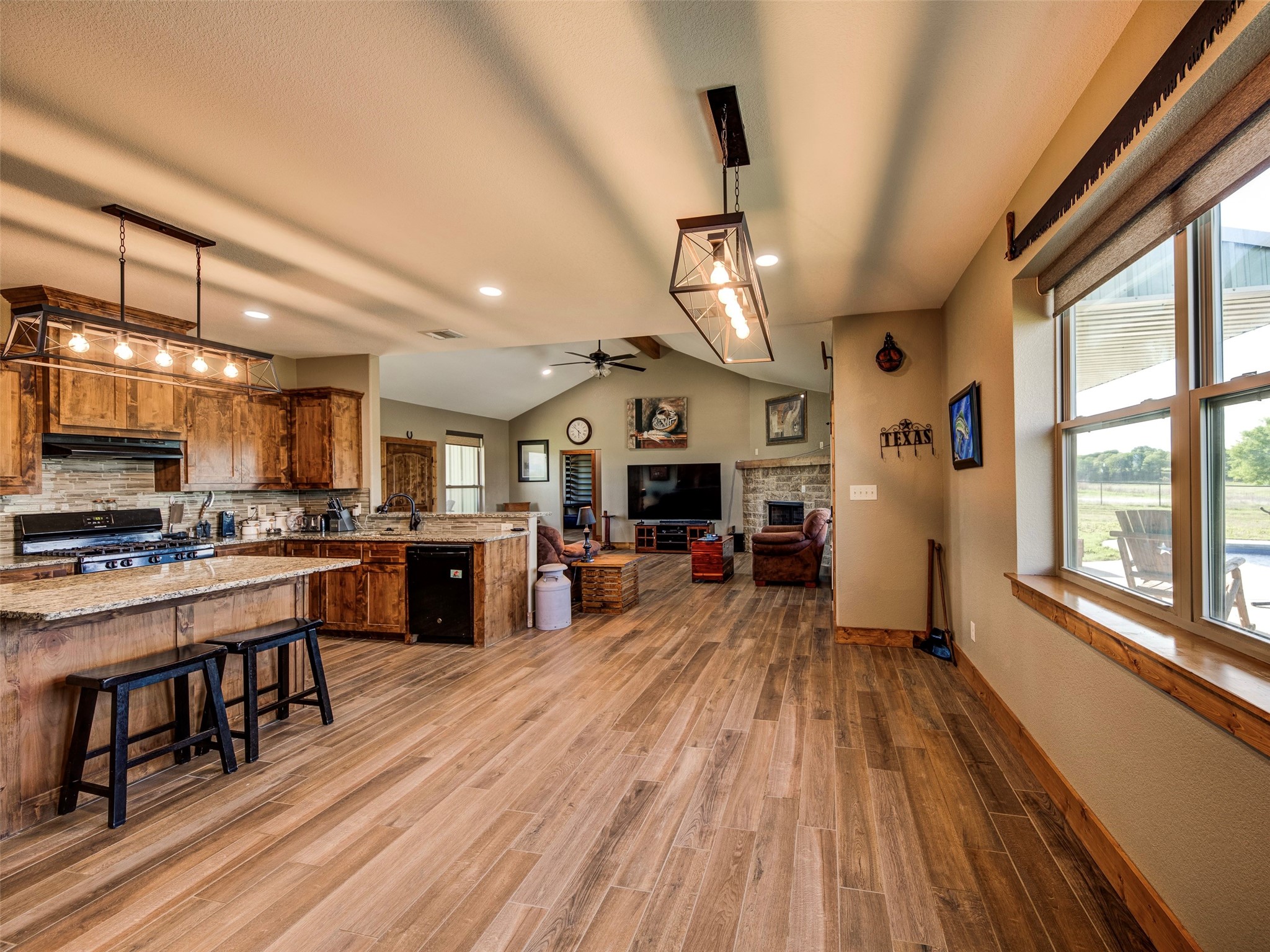 1020 County Road 1596 Alvord TX 76225