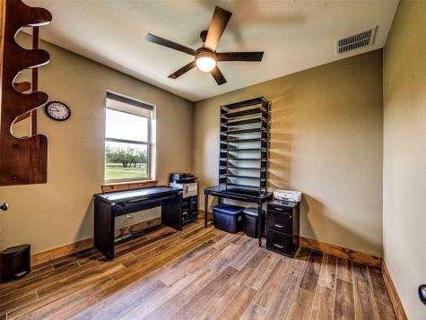1020 County Road 1596 Alvord TX 76225
