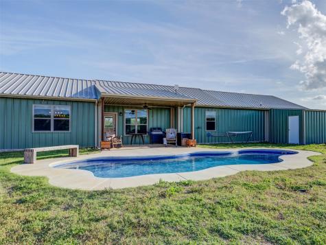 1020 County Road 1596 Alvord TX 76225