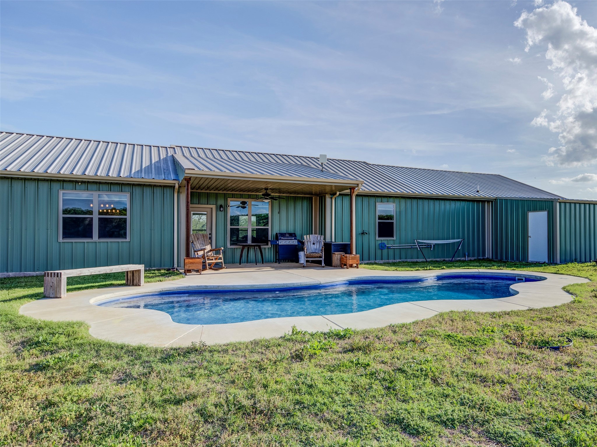 1020 County Road 1596 Alvord TX 76225