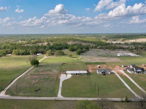 1020 County Road 1596 Alvord TX 76225
