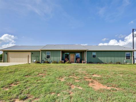 1020 County Road 1596 Alvord TX 76225