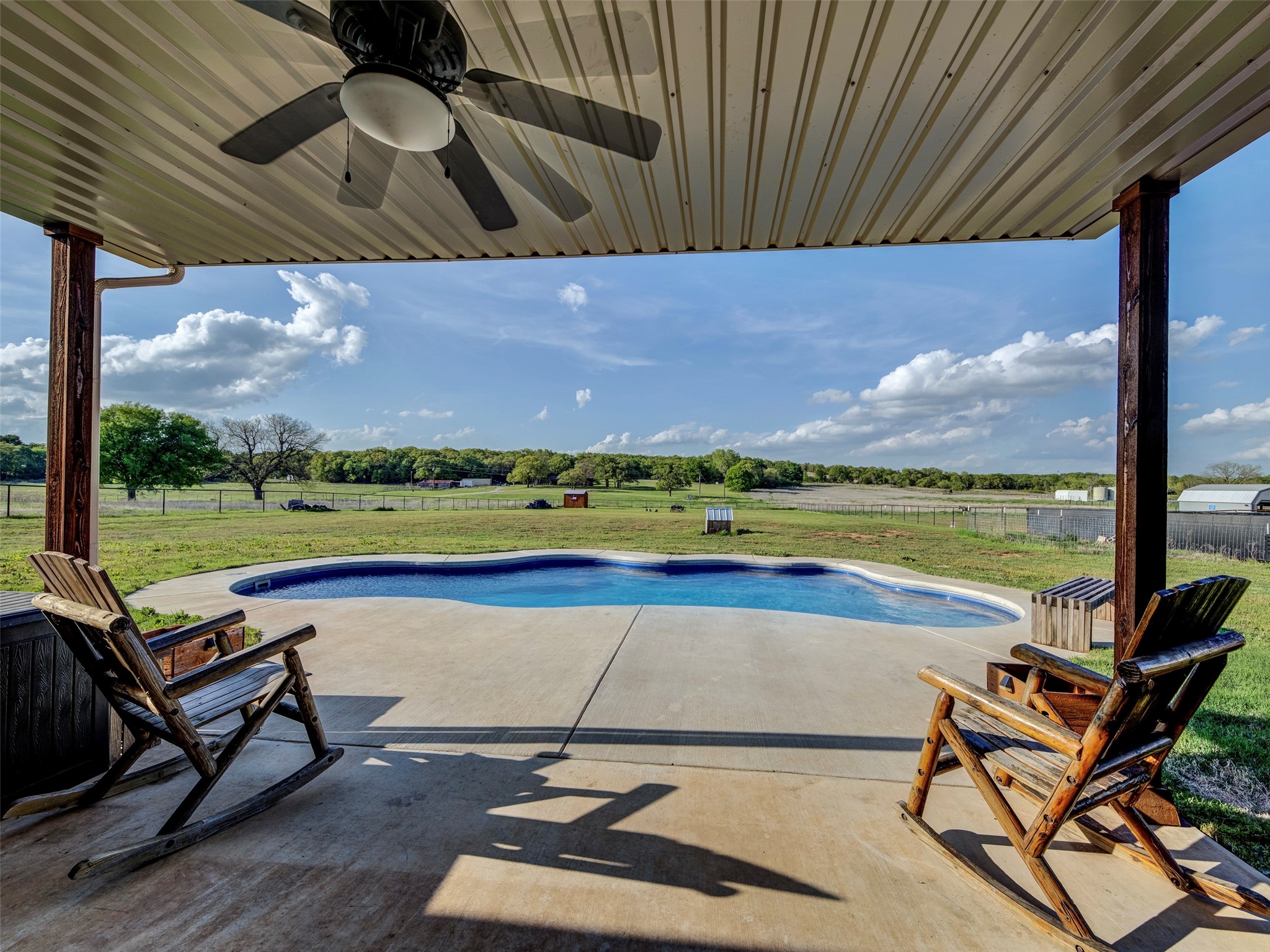 1020 County Road 1596 Alvord TX 76225