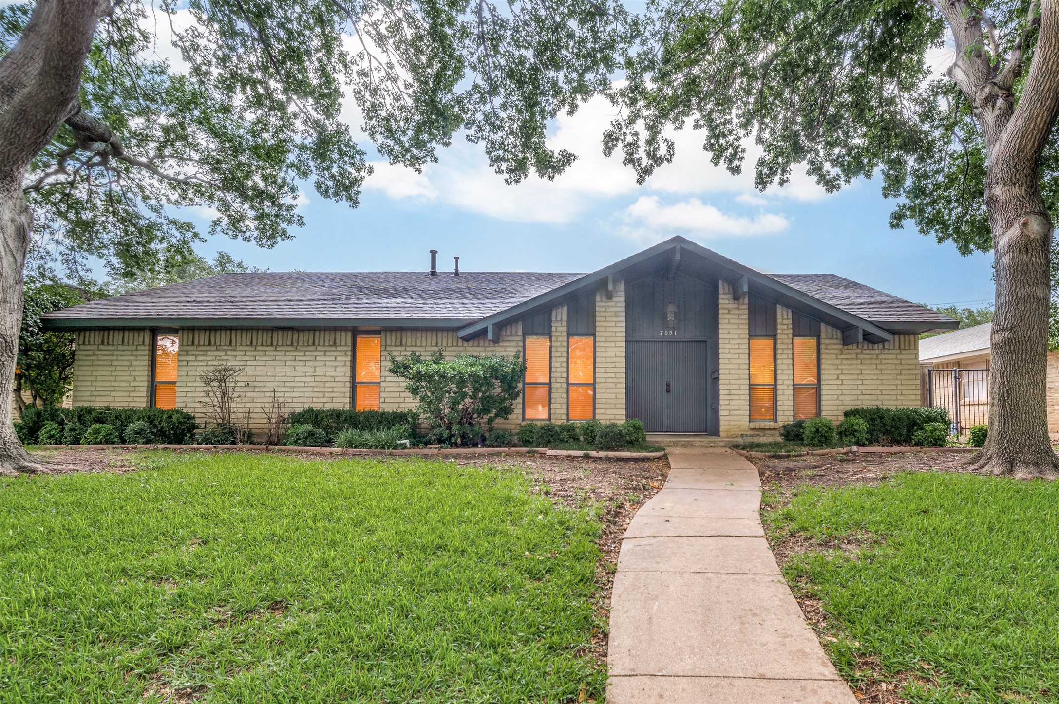 7851 La Cabeza Drive Dallas TX 75248