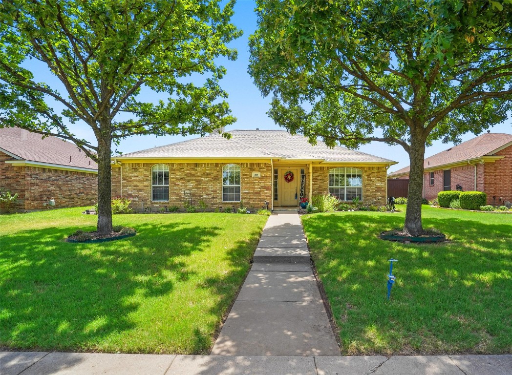 709 NW Summercrest Boulevard Burleson TX 76028