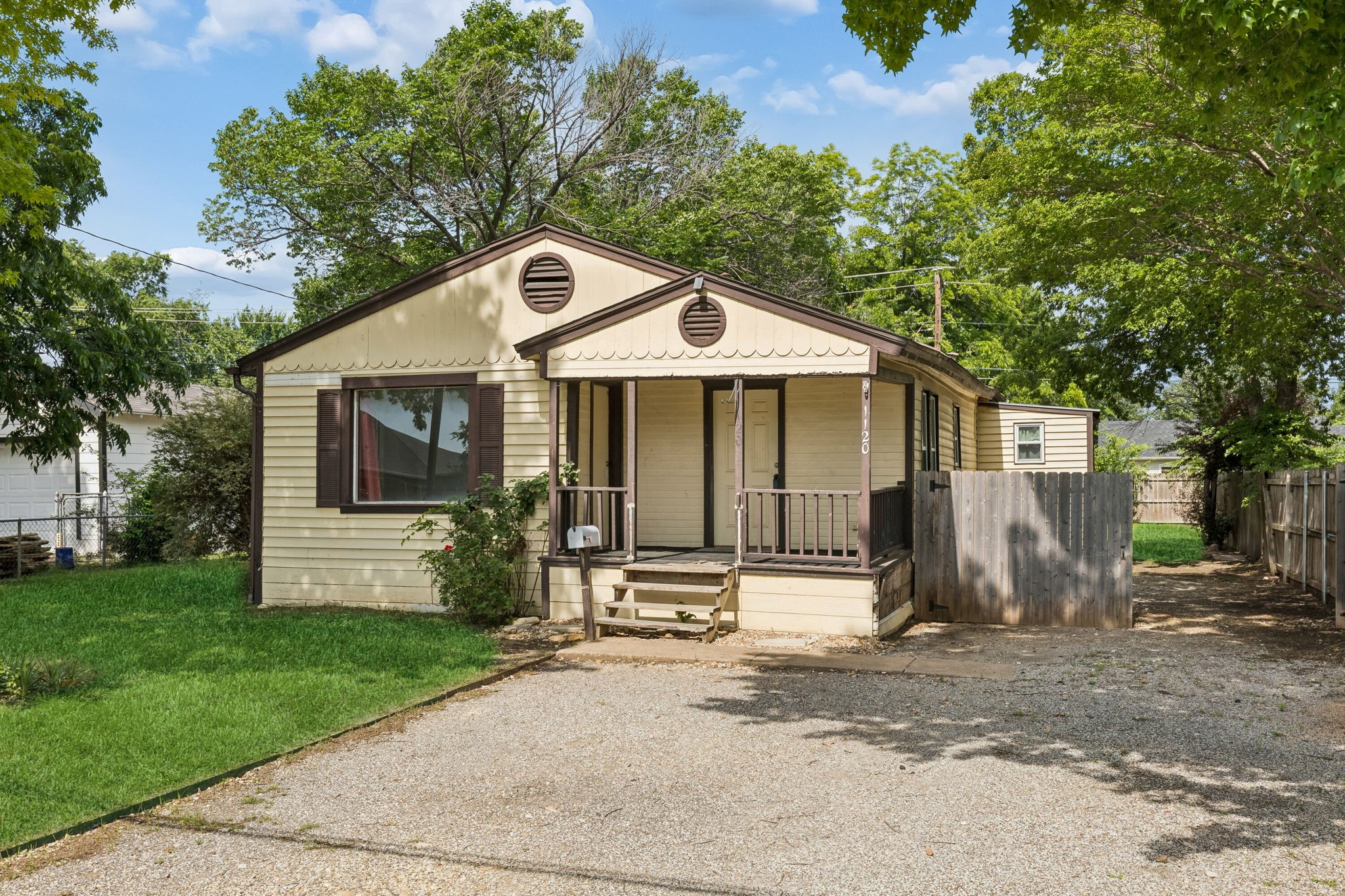 1120 S Pine Street Grapevine TX 75050