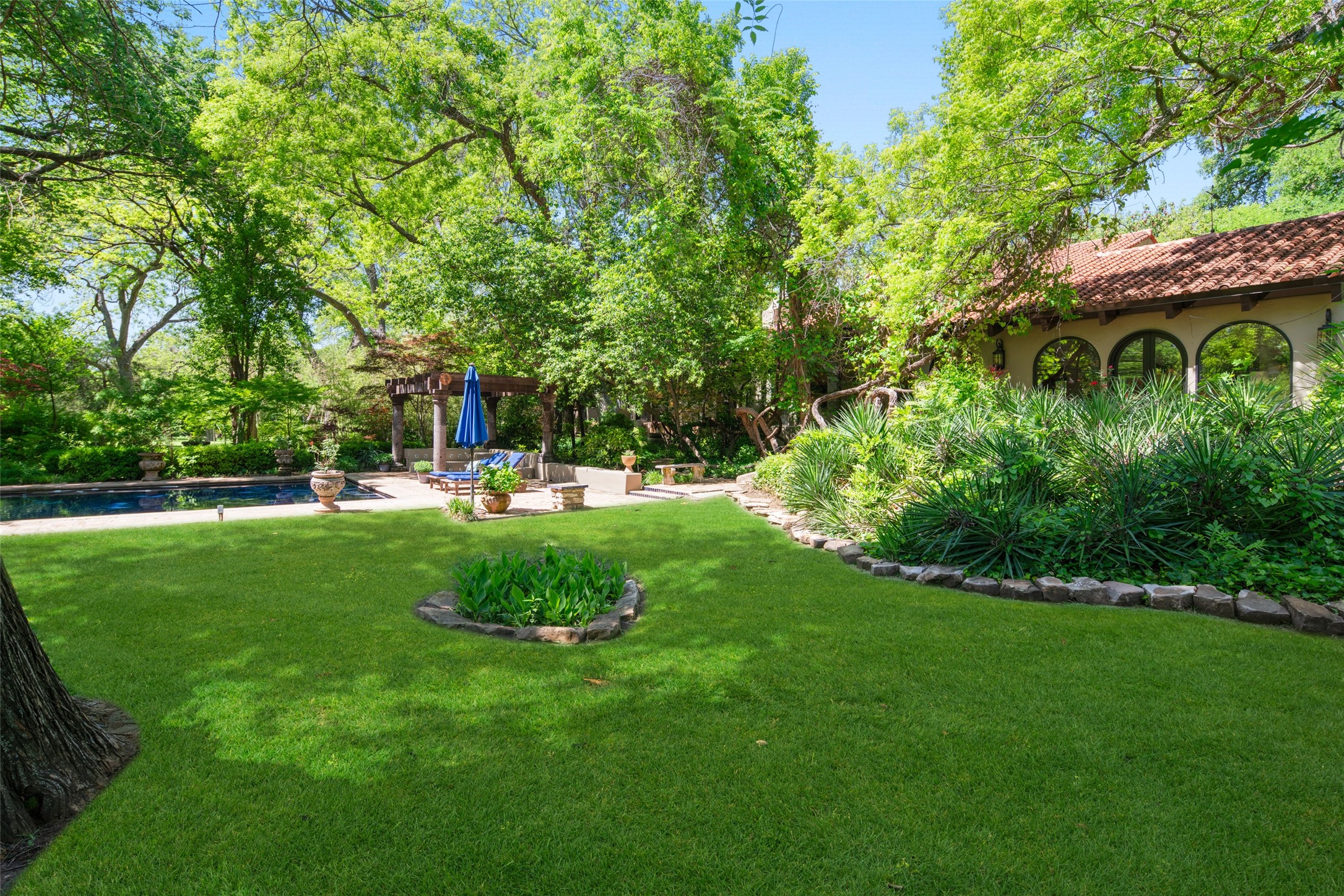 9308 Guernsey Lane Dallas TX 75220