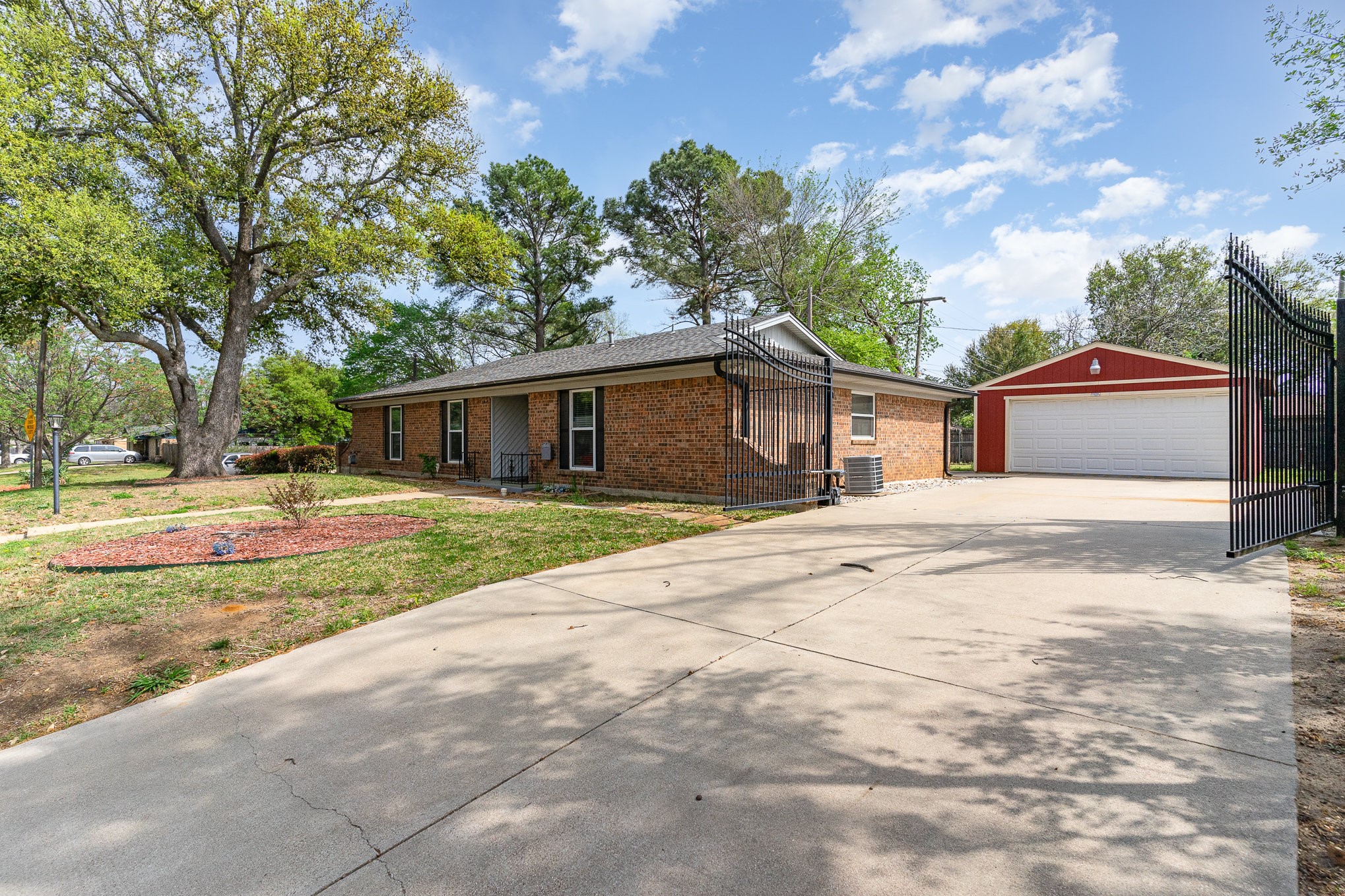 1600 Montclair Street Arlington TX 76015