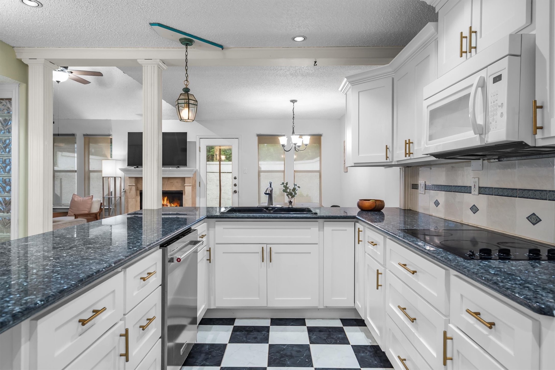 1859 Amber Lane Carrollton TX 75007