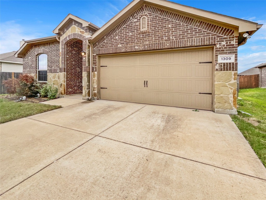 1309 Shelley Drive Burleson TX 76028