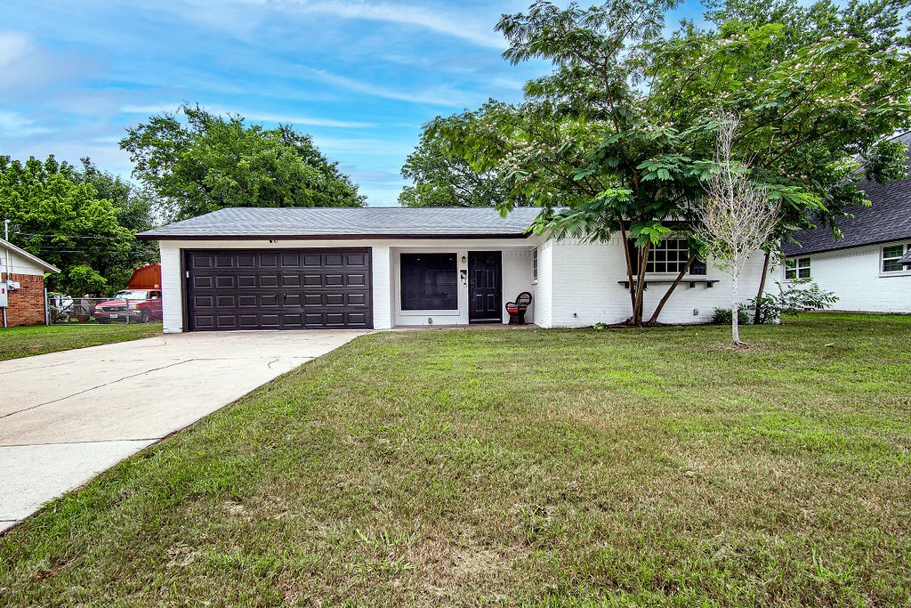 313 Lena Lane Burleson TX 76028