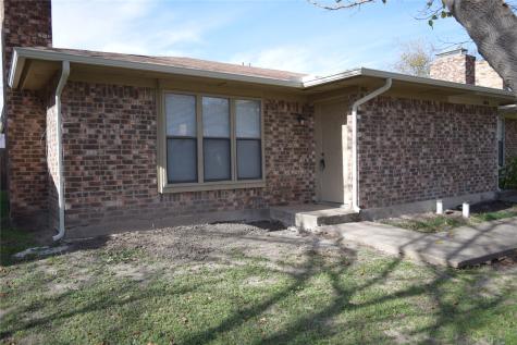 1810 Family Circle Grand Prairie TX 75051