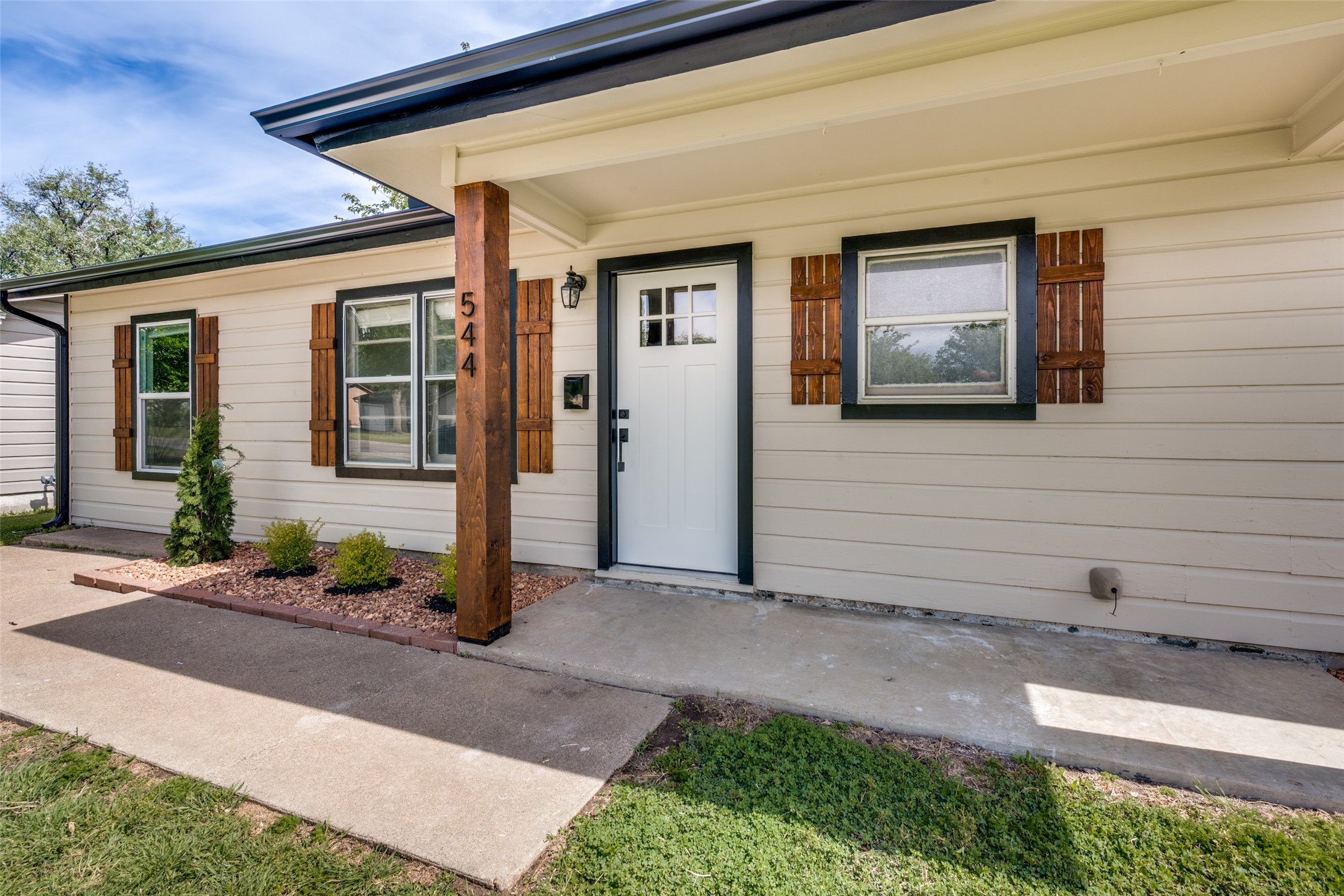 544 NW King Street Burleson TX 76028