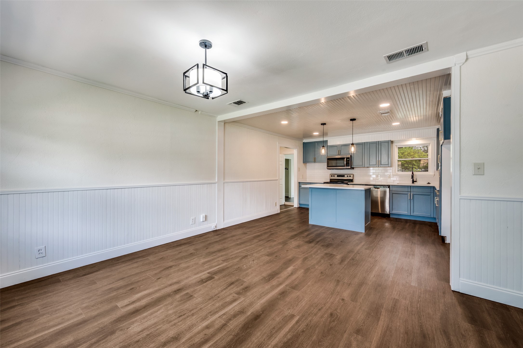 544 NW King Street Burleson TX 76028
