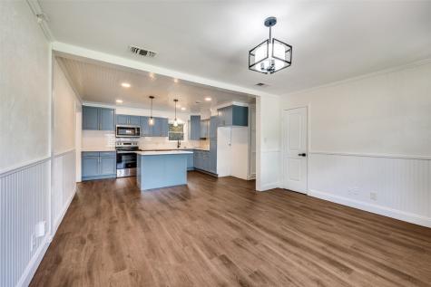 544 NW King Street Burleson TX 76028