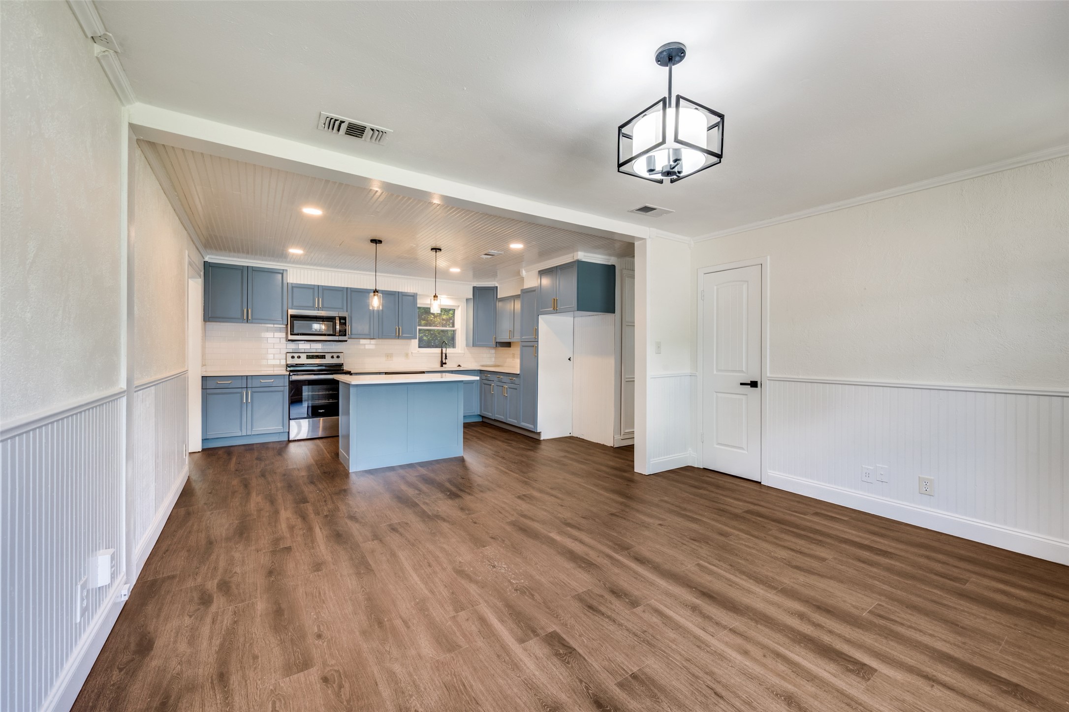 544 NW King Street Burleson TX 76028