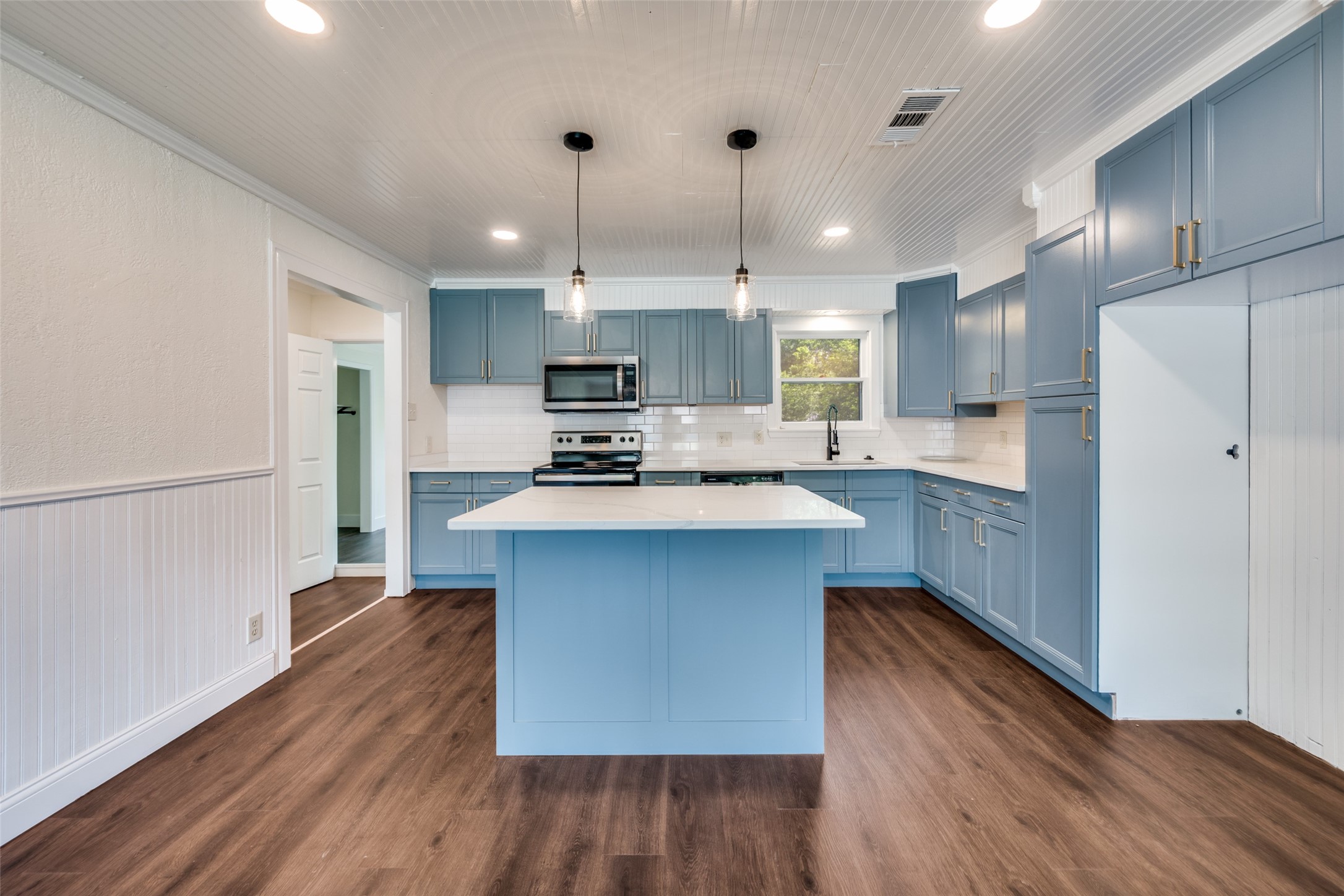544 NW King Street Burleson TX 76028