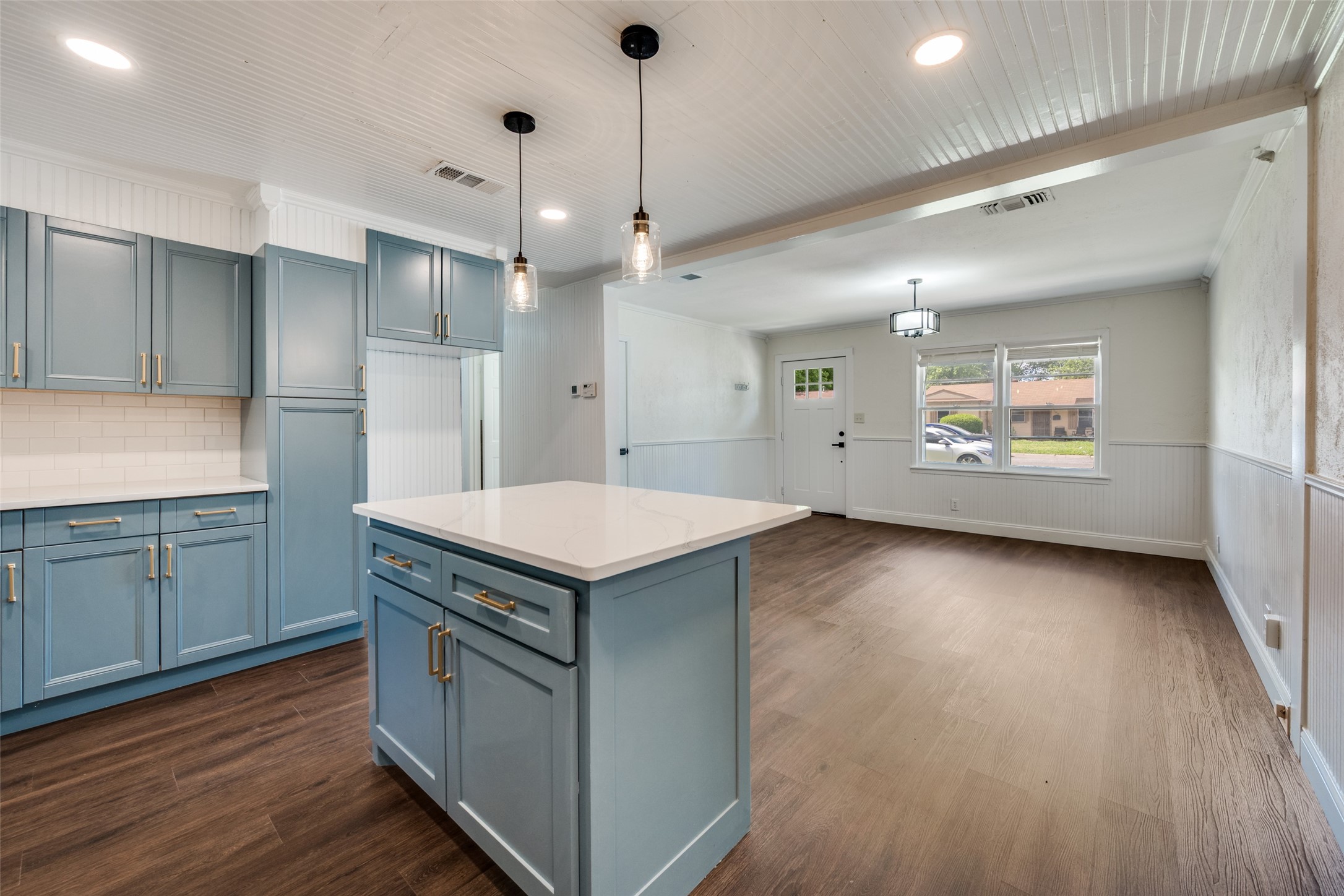544 NW King Street Burleson TX 76028