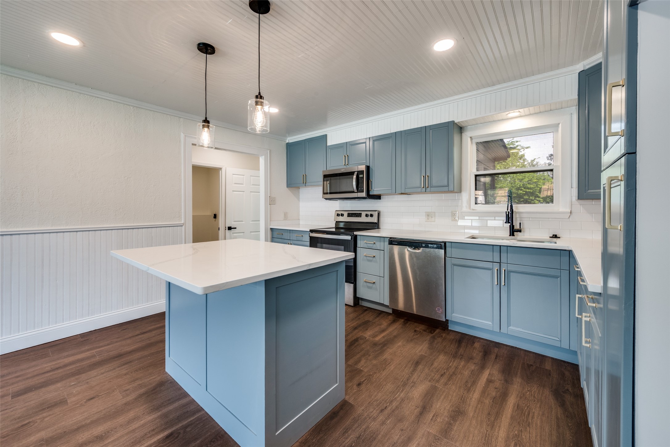 544 NW King Street Burleson TX 76028