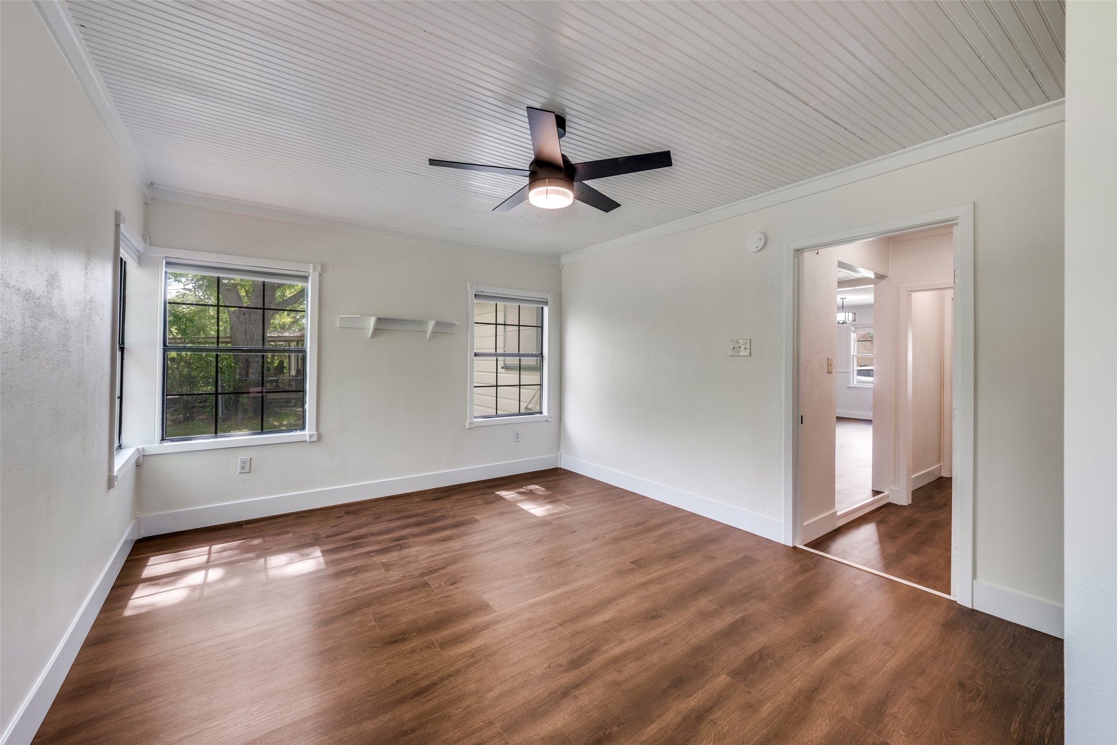 544 NW King Street Burleson TX 76028