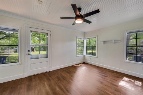 544 NW King Street Burleson TX 76028
